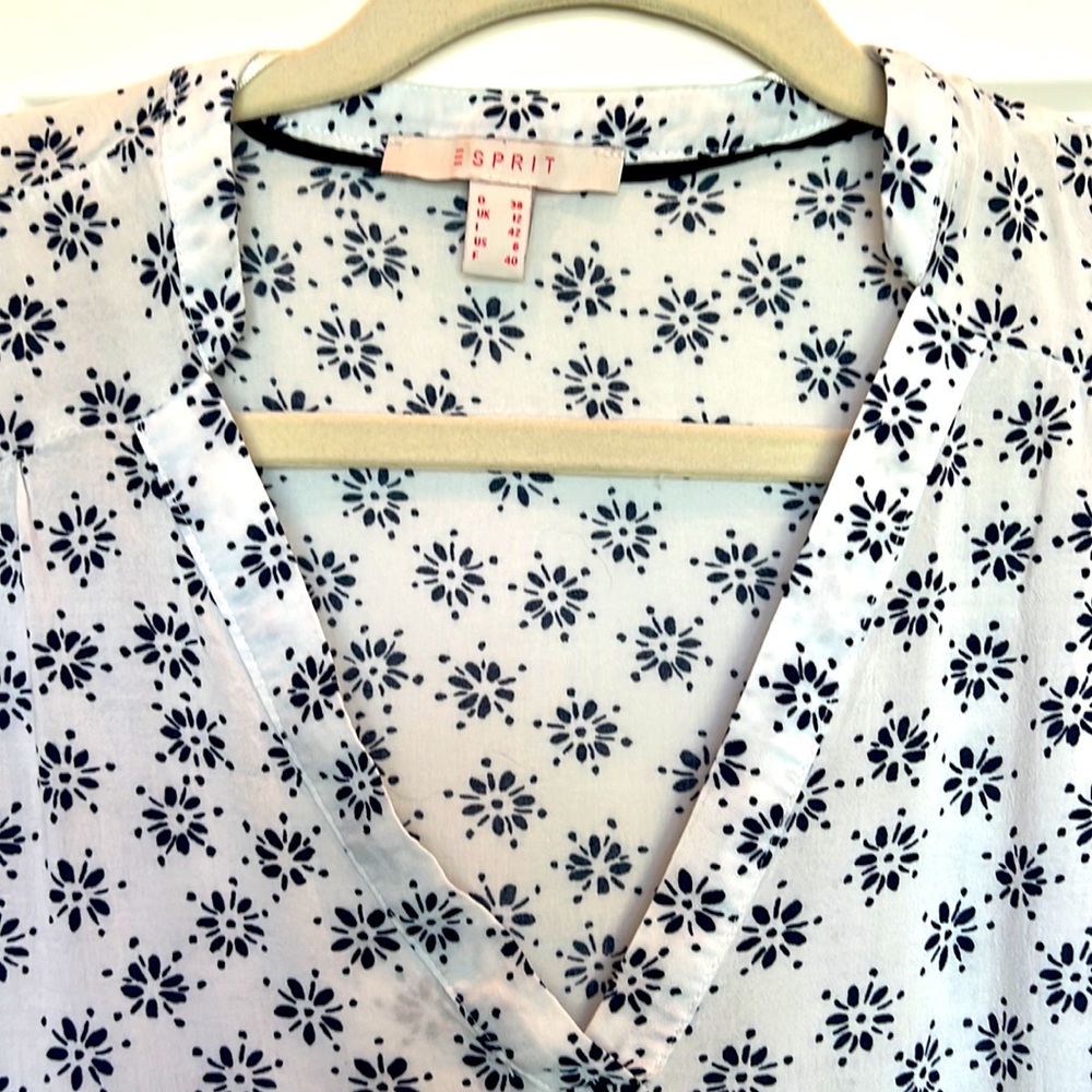 ESPRIT - Picture 2 of 6